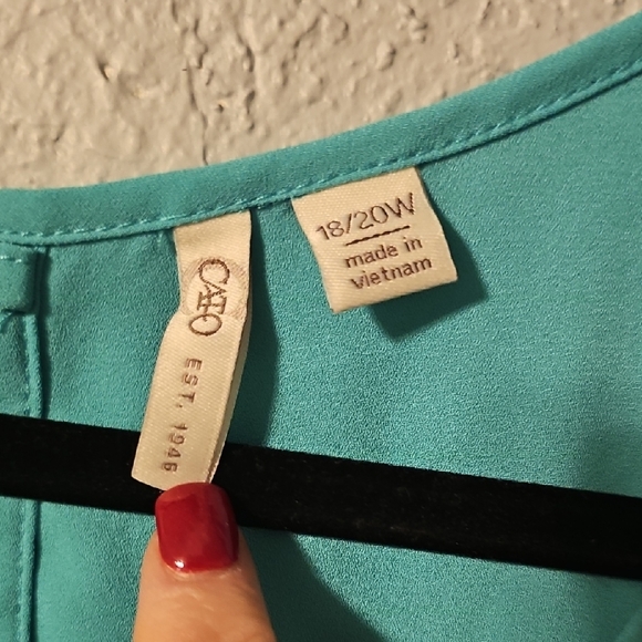 📢5 For $20 Blue and Green Bell Sleeve Blouse with Asymmetrical Hem - Picture 2 of 5